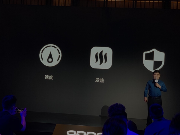 OPPO 30W无线VOOC闪充亮相：80分钟充满4000mAh