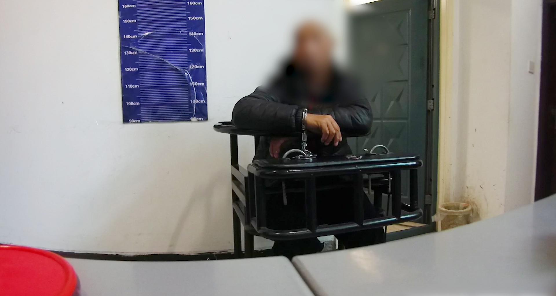 五旬男子在列车上猥亵20岁男大学生 被警方行拘7日