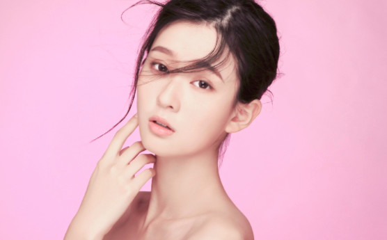 正面回应家有3亿豪宅传闻，承认整容，这位小花太敢说了