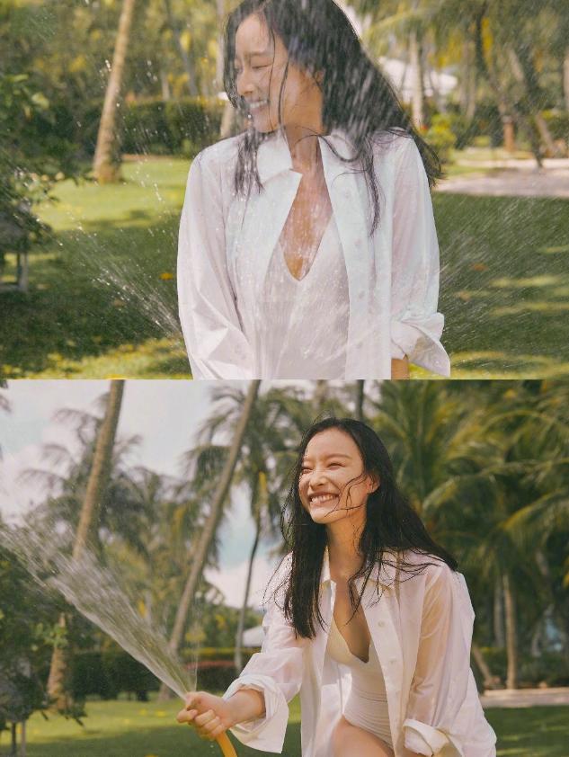 「熊猫娱乐」倪妮拍性感写真，海滩大秀火辣身材，泳衣造型美腿抢镜