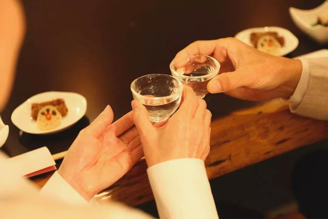 让我们喝酒上头的主要物质,主要有以下几种. 酒精上头.