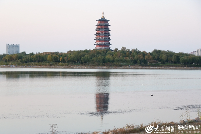 秋高气爽 河口鸣翠湖美景如画