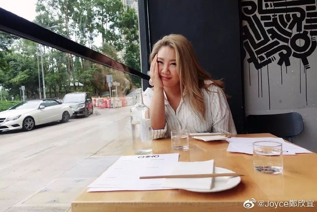沈殿霞180斤女儿自信晒泳装照，为对抗键盘侠关评论