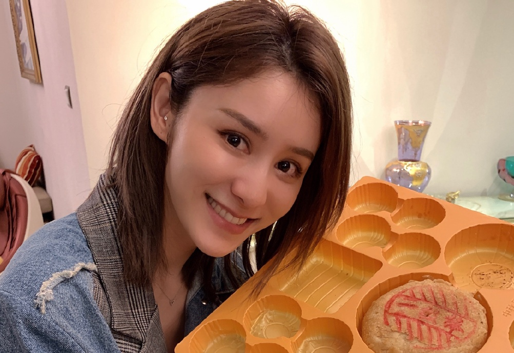 张馨月深夜晒美照,否认怀孕表情微妙,疑对林峯做法不满?