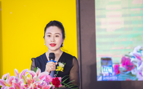 她表示,自5月18日成立至今,在马兴彬董事长的带领下,简播人一路披荆