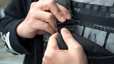 【钛媒体】型男潮酷“枪包”，掏钱像掏枪一样帅