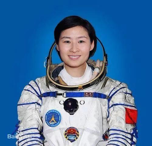 刘洋 随神舟九号飞船进入太空 中国首位飞天女航天员 2012年6月15日