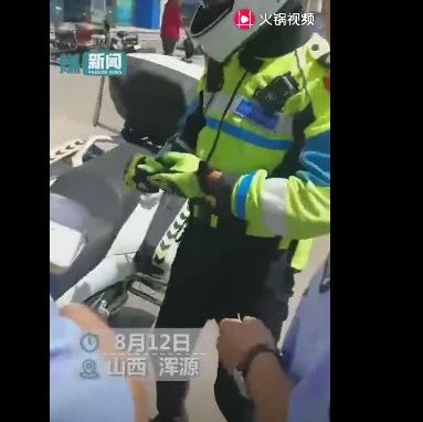 假骑警全套装备警用摩托应有尽有被真交警抓个正着…