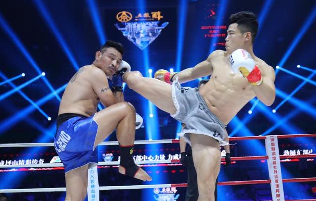 韩飞龙同框搏击宝贝霸气尽显，双杀泰拳天王超越武僧一龙