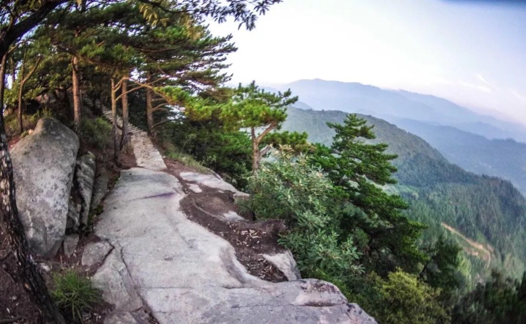 霍山这个景区,旅游达人称之为"安徽的小华山"