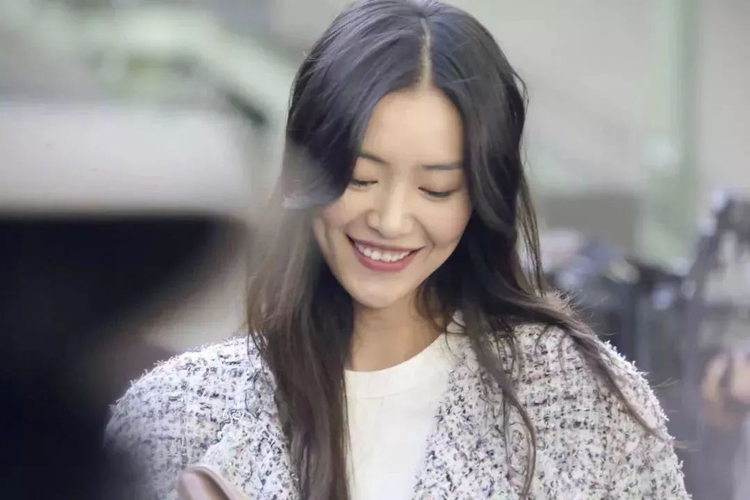 「桃红梨白」奚梦瑶成豪门阔太，31岁的刘雯没谈过一次恋爱，同是超模出身对比令人唏嘘