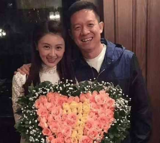 逃难姐妹花!继董璇高云翔婚姻破裂后,疑似甘薇向贾跃亭提出离婚