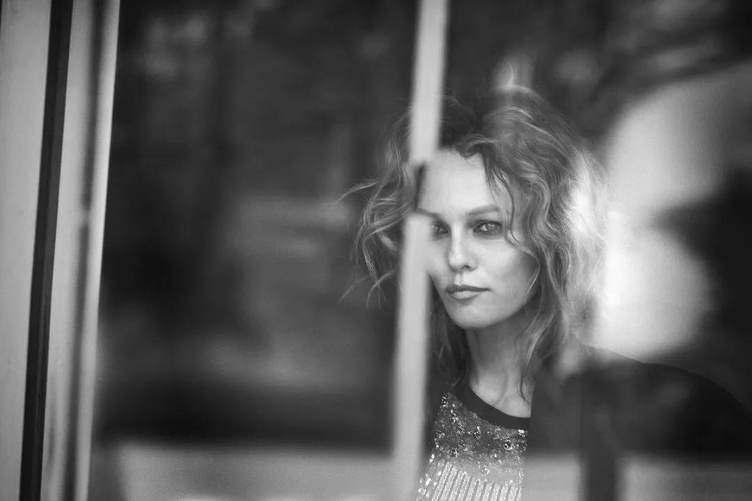 「桃桃淘电影」法国美人凡妮莎·帕拉迪丝 | 赏色