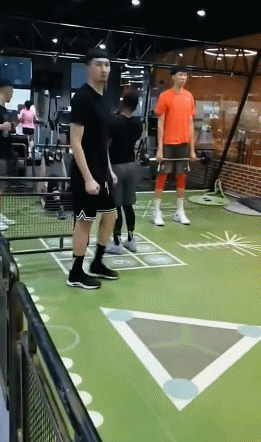 【影片】訓練熱身又被吐槽!周琦不受輿論影響,和隊友有說有笑表情輕鬆!-黑特籃球-NBA新聞影音圖片分享社區