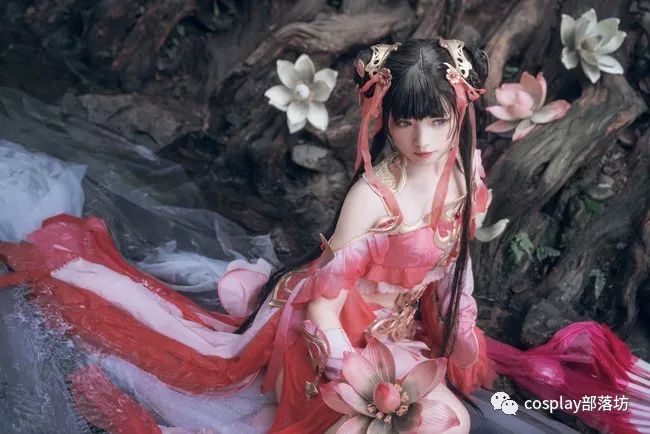 cos:剑网3红色莲花装驰冥秀萝