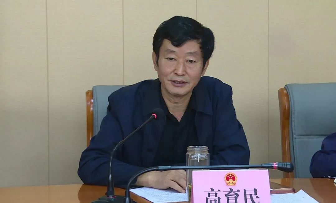 会上,县人大常委会党组书记高育民,县人大常委会党组副书记丁石虎