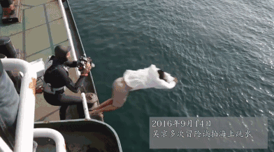 又一演员喜提百亿总票房!鲜肉们关上的流量电影大门,被中年演技男团打开了?