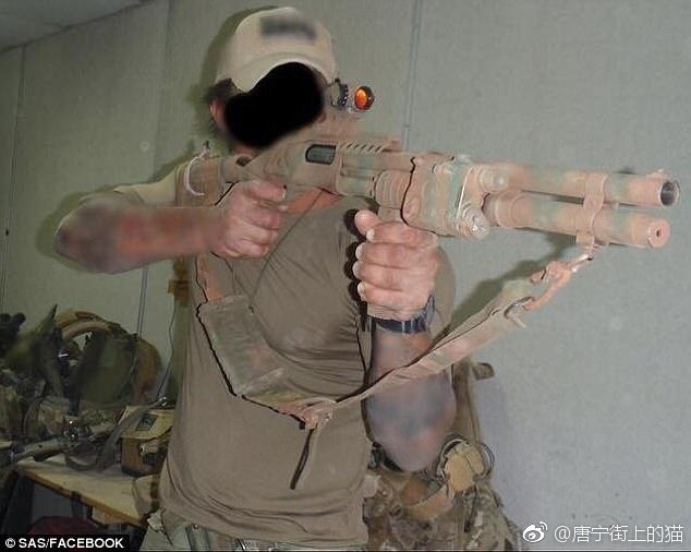 英雄!sas士兵在7秒内杀死5名恐怖分子,尸体身上发现自爆背心