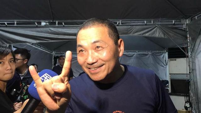 任郭台铭副手?侯友宜说二哥侯明锋还是当医生好啦