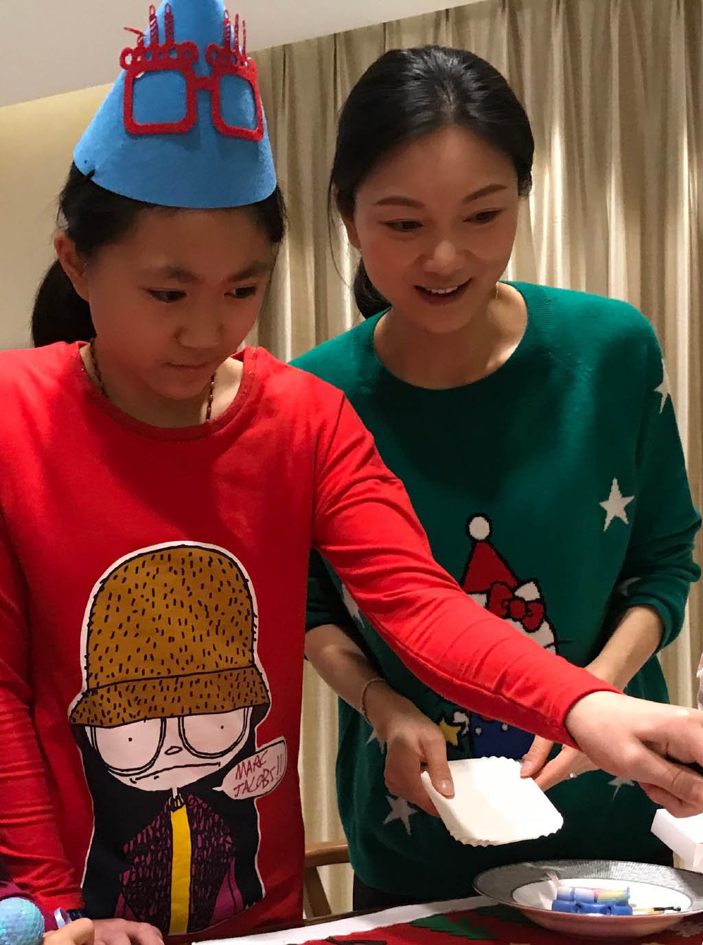 「熊猫娱乐」张艺谋获终身成就奖，妻子陈婷盛装出席，与刘嘉玲斗艳完胜