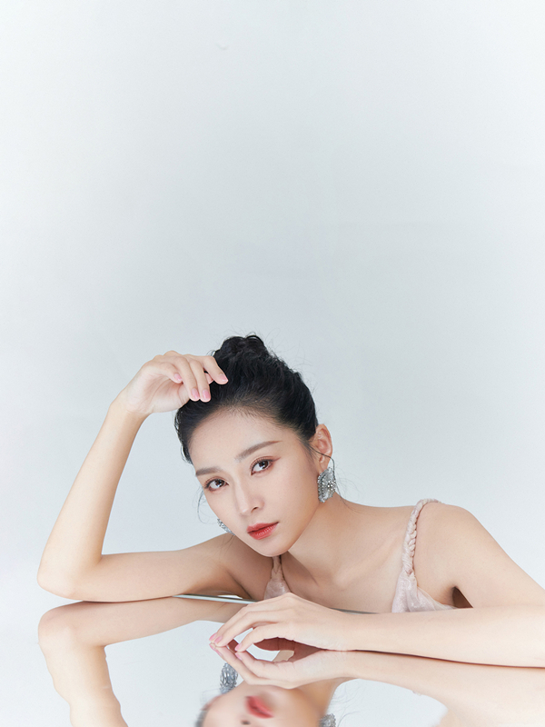 王媛可获年度时代女性荣誉 新戏角色引期待