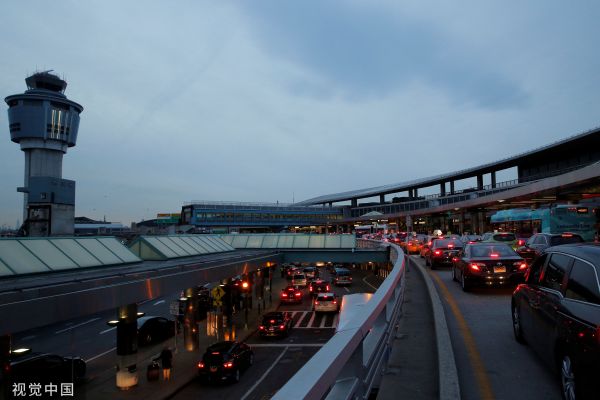 尬吹美国的一帮人,被网友“教育”了