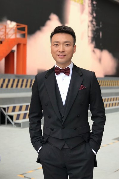 22年前央视主持人合照曝光，康辉、李瑞英、李修平模样引关注