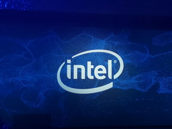 Intel CPU集体曝光：14nm 10核退回8核