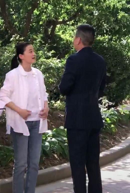 44岁梅婷现身拍戏：老态明显 撞脸60岁倪萍