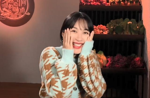 「熊猫娱乐」李菲儿面容肿胀大变样？本尊拍视频回应力证没整容