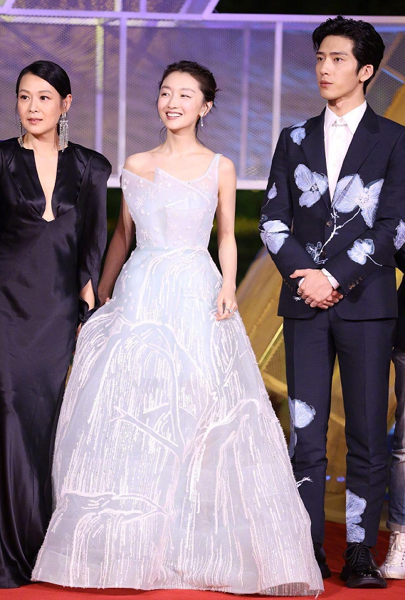 「一床情书」比起管虎跟马伊琍同台，更尴尬的是杨幂四位绯闻男友都来了金鸡奖