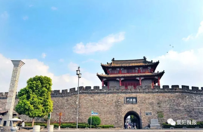 郭靖、黄蓉雕像落地襄阳引争议