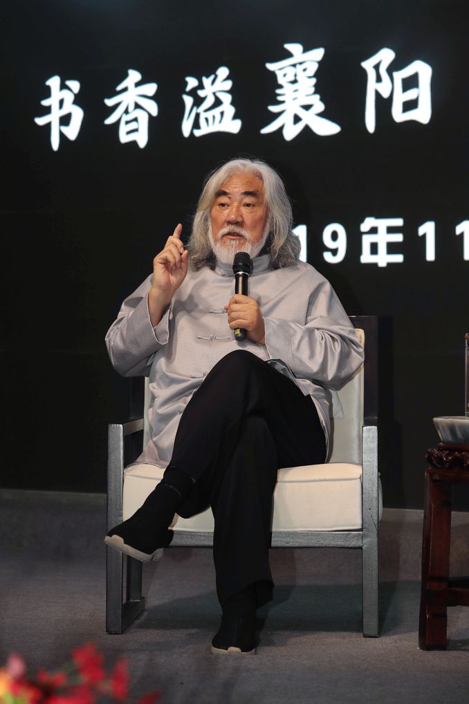 11月2日上午,"大陆武侠剧第一人",著名导演张纪中新书畅享会在湖北