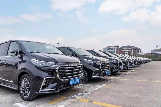 长宽高分别为:5198/1980/1928mm,轴距为3198mm,整体的商务气息变得比