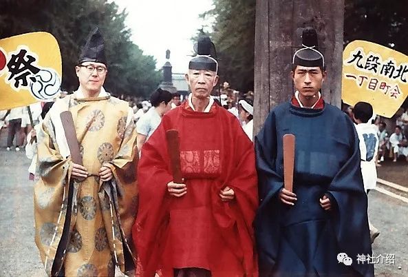 从动漫到现实不来尝一尝日本神社里可爱的巫女小姐姐吗