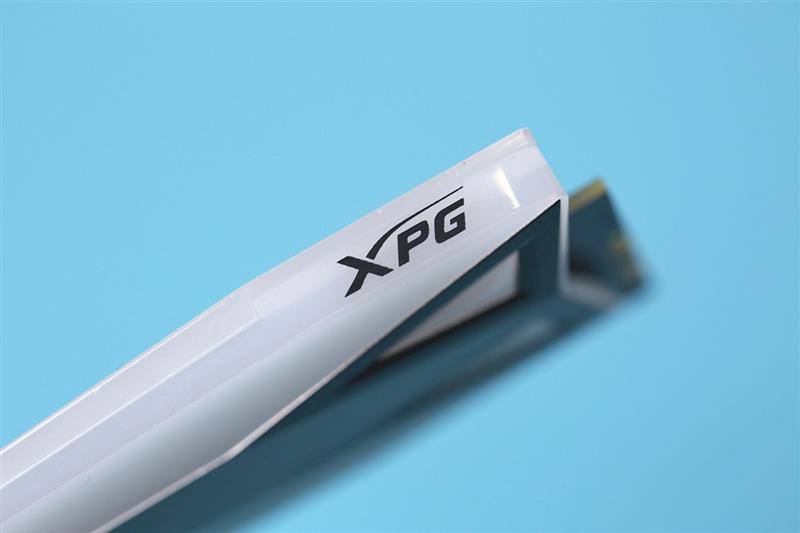 变态的灯效与超频能力！威刚XPG龙耀D60G内存评测：699元碾压所有对手