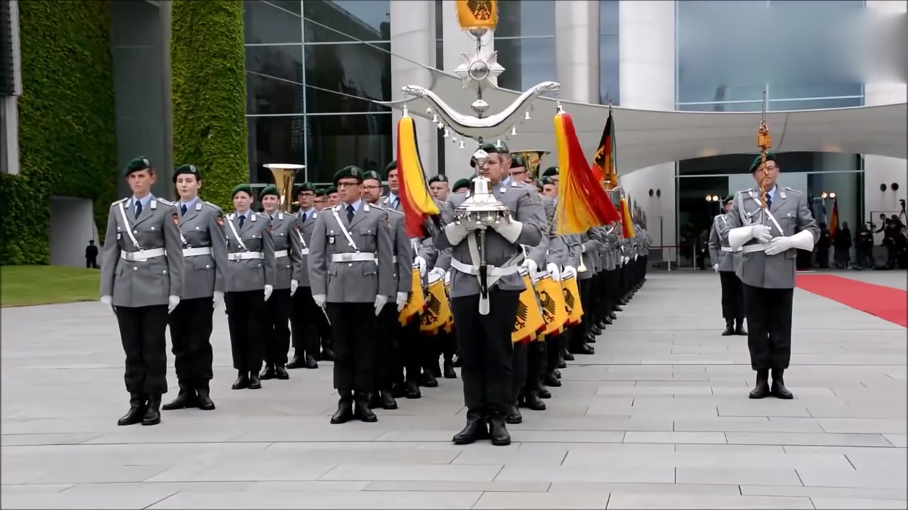 阅兵:德国军乐仪仗队,还是很不错的