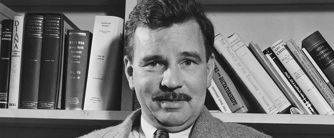 ▲马尔科姆&middot;考利（ Malcolm Cowley，1898-1989年），美国评论家、诗人、编辑。