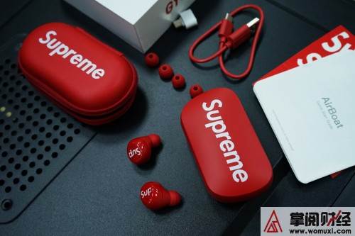 2019年Supreme全新联名Supreme&times;GYCIN真无线蓝牙耳机