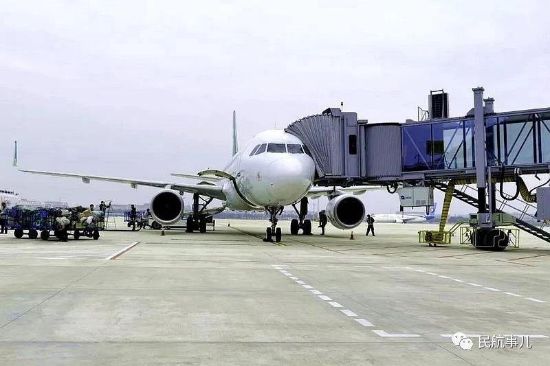 春秋航空a320飞抵宁波机场