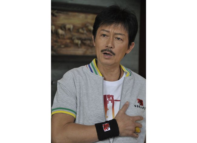 65岁电影全才，女儿自杀后患癌症，今瘦成皮包骨
