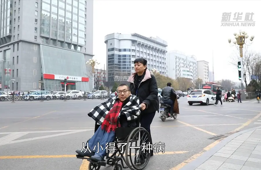 他坐着轮椅开公司 带动残疾人创业