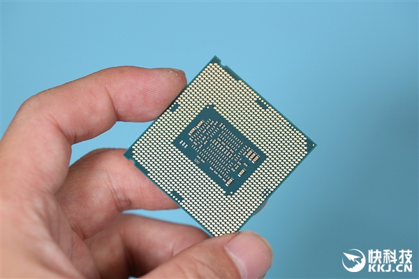 i3超频真罕见！Intel酷睿i3-9350K图赏