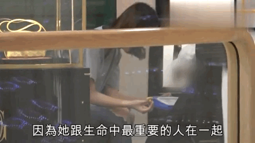 余文乐娶了什么神仙老婆！王棠云逛街完全不看奢侈品只顾跟儿子玩