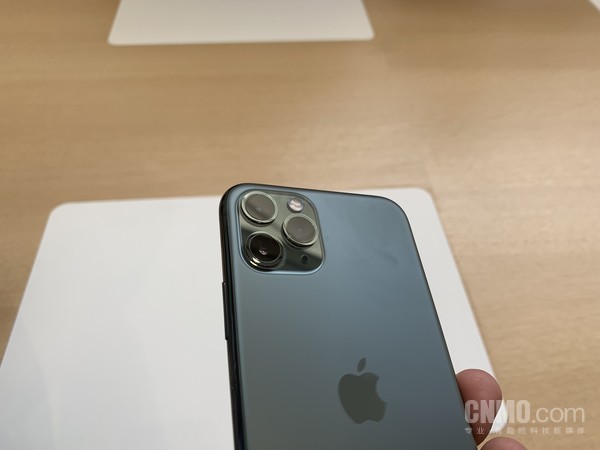 如果你使用过iphone 8 plus或者iphone xs max这样的大屏手机,亦或从