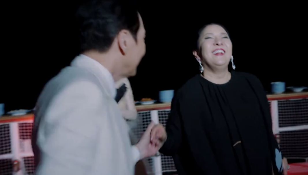 「不八卦会死星人」刚结婚就冷暴力？郭碧婷车内大哭，向佐黑脸不理睬