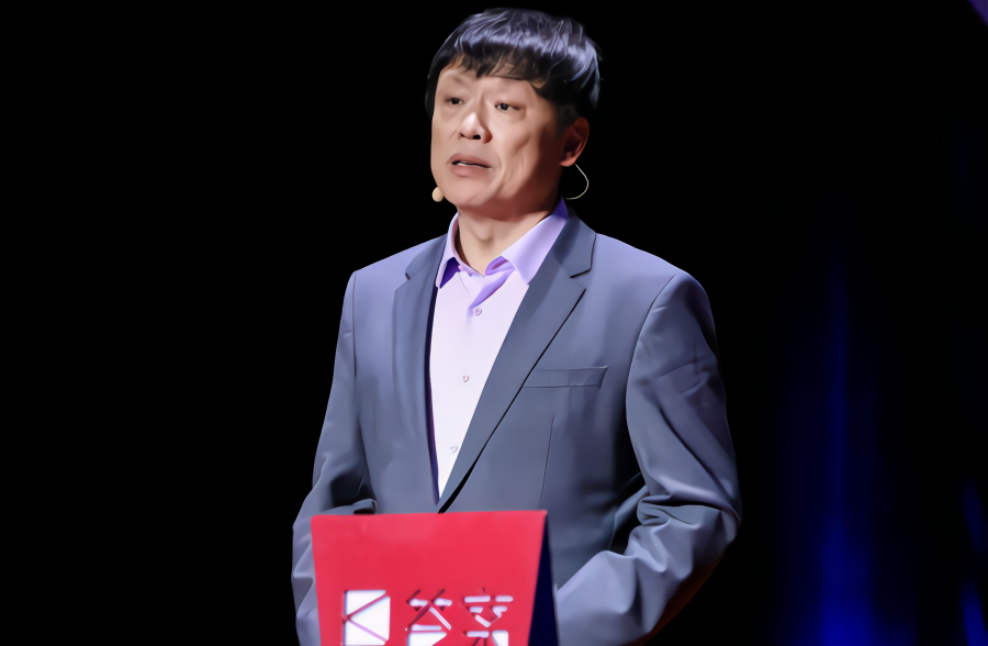 胡锡进：我生活在政府和读者之间 就像陀螺一会这么转一会那么转