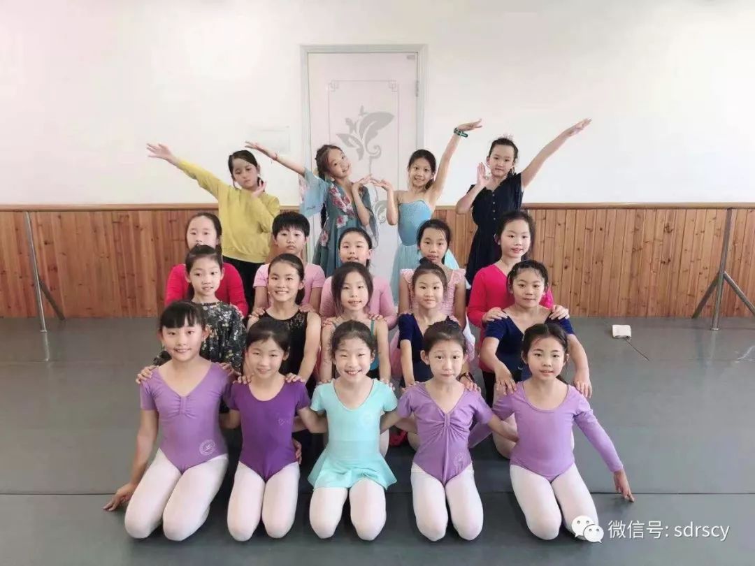 习吸收新鲜的教育,润笙春芽舞蹈学校希望和每位学生