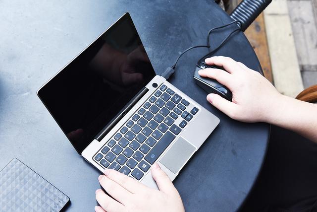 不再犹豫,GPD P2 Max超极本装黑苹果,变身超级迷你“MacBook”
