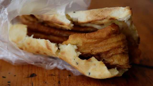 烧饼万物皆可夹!三尖子:烧饼夹油条